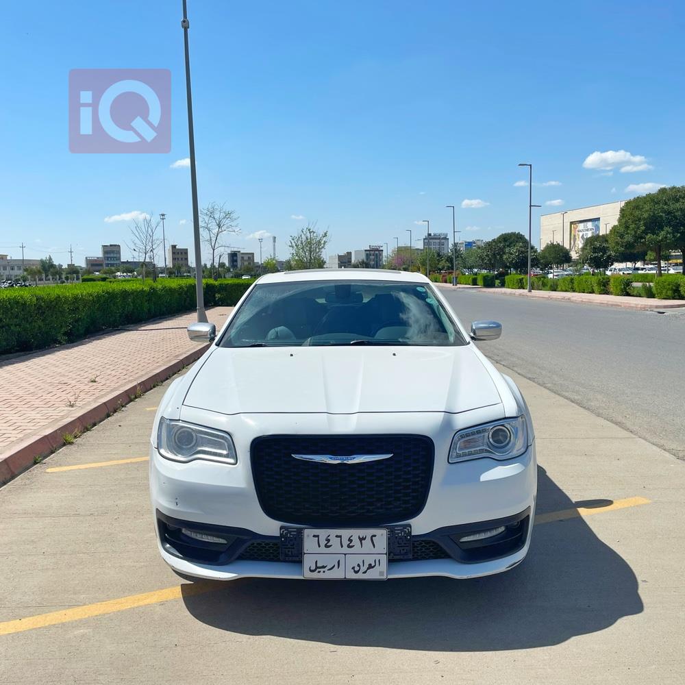 کرایسلەر 300
